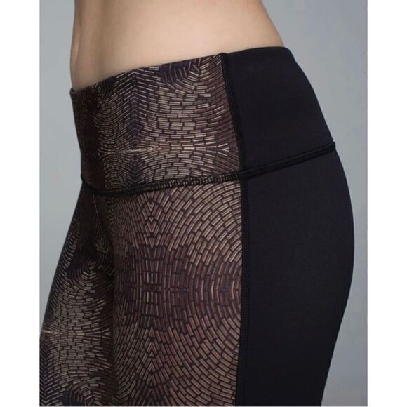 Lululemon Wunder Under Crop II *Full-On Luon in Golden Godess Cashew / Black - Picture 2 of 8